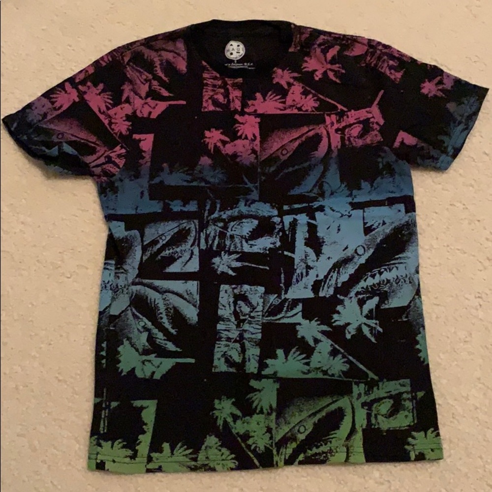 multicolored t-shirt